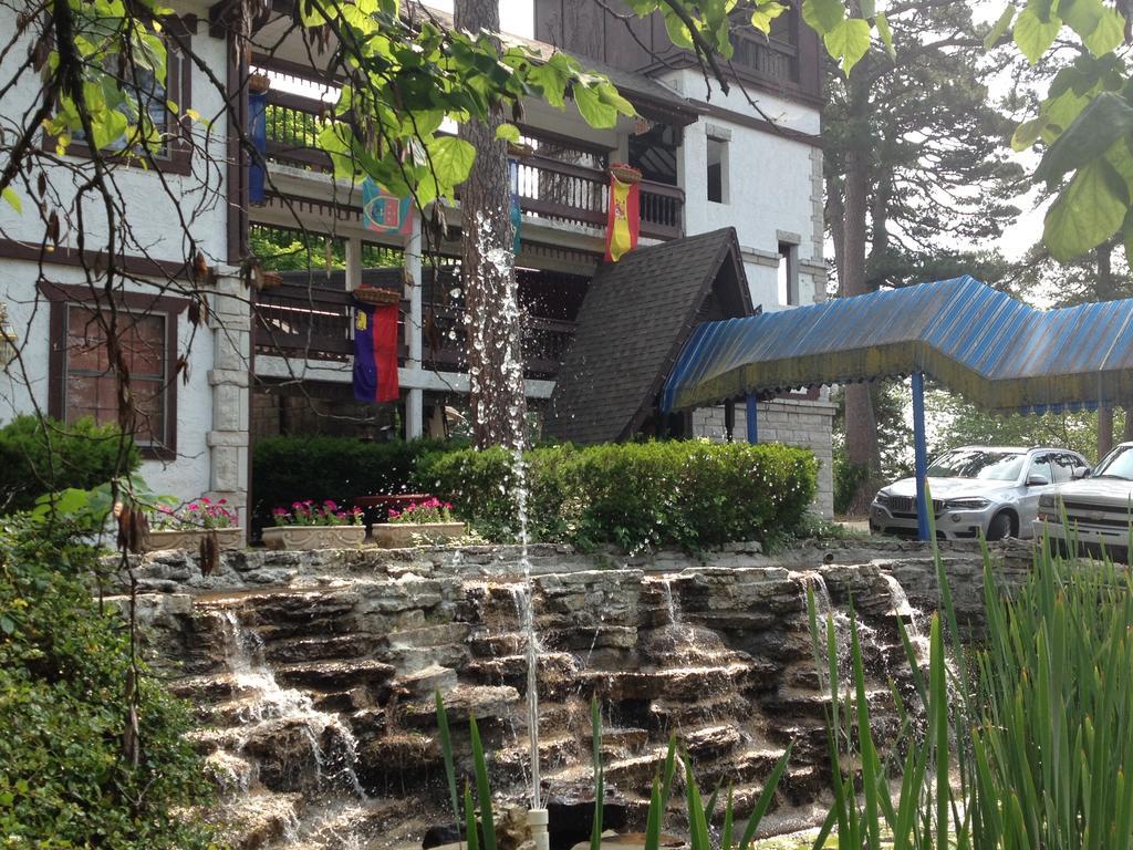 Matterhorn Tower Hotell Eureka Springs Exteriör bild